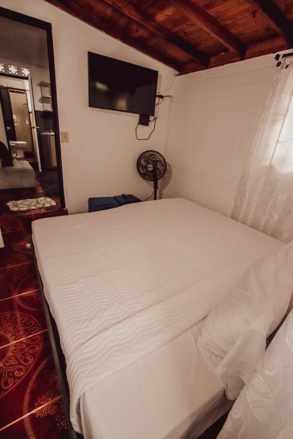 Aw Hotel Urban 80 麦德林 外观 照片